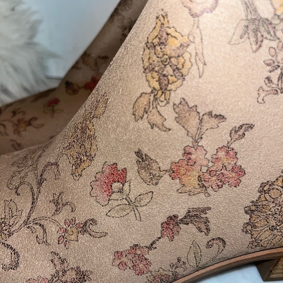 𝅺New! American Rag Floral Taupe Jolene Western Ankle Bootie - Picture 9 of 12